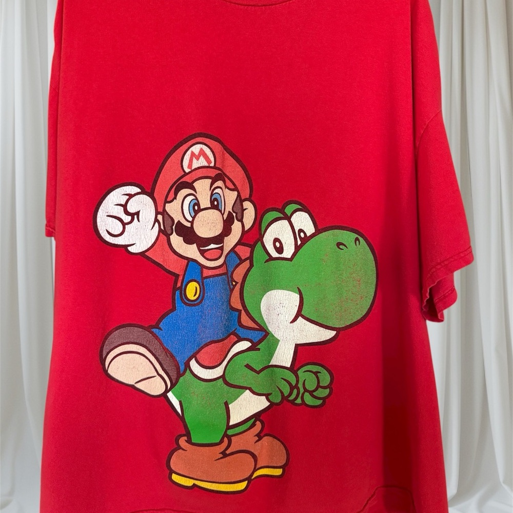 Hybrid & Company Red Gaming T-Shirt with Mario and Yoshi